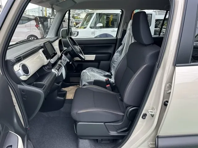 クロスビー(スズキ)ハイブリッドMX新車見本展示有 5