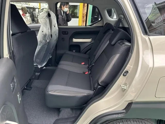 クロスビー(スズキ)ハイブリッドMX新車見本展示有 6