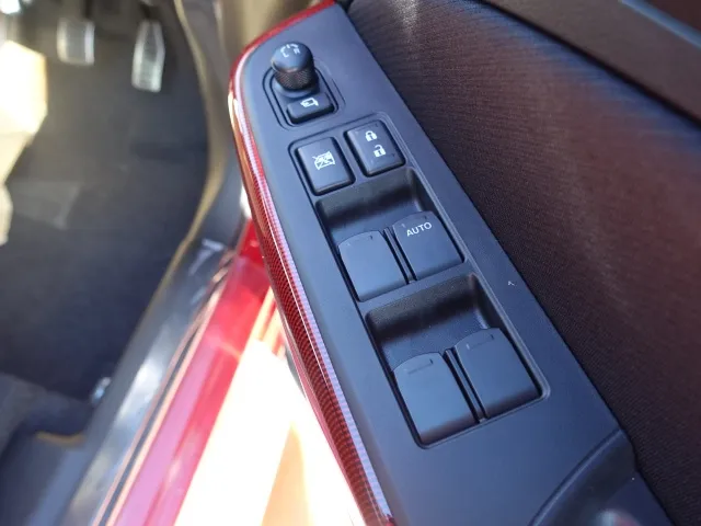 mプラチナコート+樹脂スイフト赤青 スイフト 外観｜スズキ