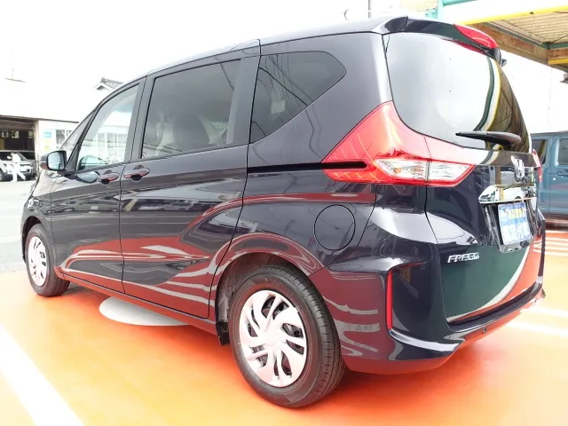 フリード(ホンダ)G  LEDヘッドライト登録済未使用車 2