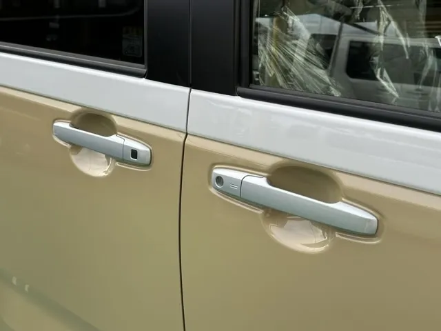 キャンバス(ダイハツ)ストライプスX UGP 純正ナビ付届出済未使用車 16