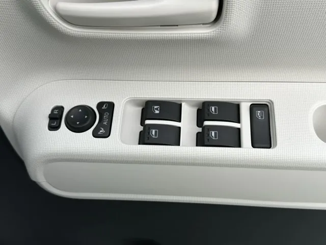 キャンバス(ダイハツ)ストライプスX UGP 純正ナビ付届出済未使用車 17