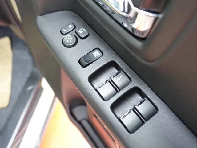 スペーシアギア(ダムド)マイスタイル ノマド フェイスチェンジキット新車見本展示有 13