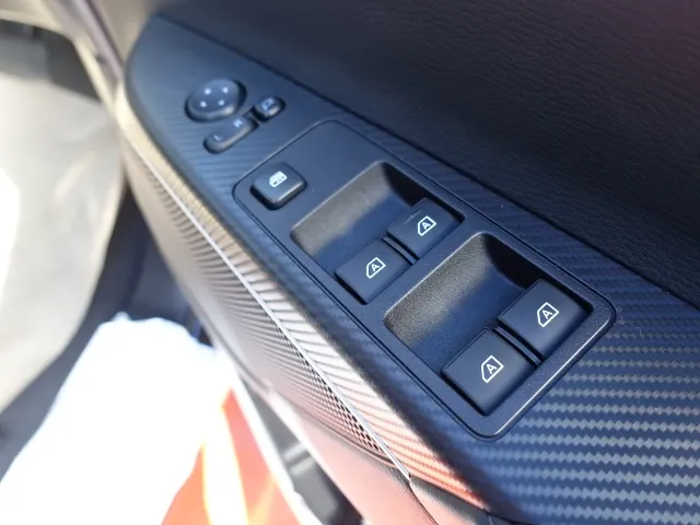デリカD:5(三菱)Ｐ 7人 ナビ取付PKGⅡ+後席モニター取付PKG 登録済未使用車 13
