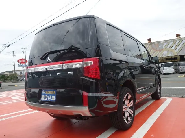 デリカD:5(三菱)Ｐ 8人 ナビ取付PKGⅡ オートステップ付登録済未使用車 10