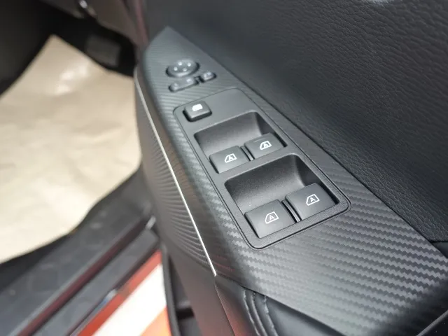デリカD:5(三菱)Ｐ 8人 ナビ取付PKGⅡ オートステップ付登録済未使用車 12