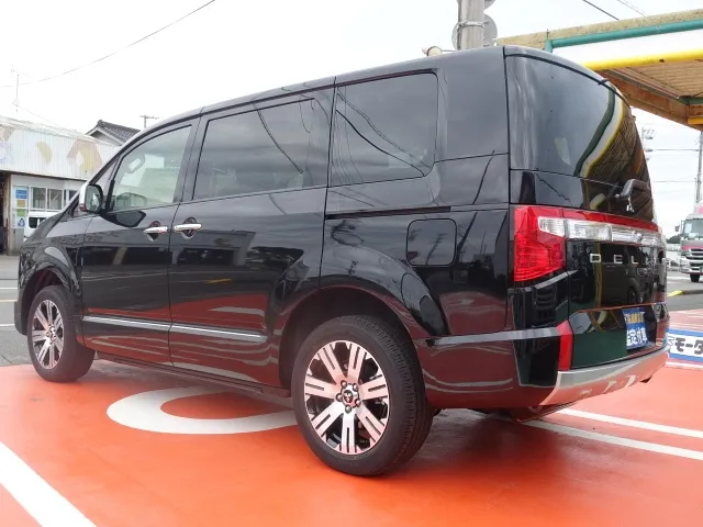 デリカD:5(三菱)Ｐ 8人 ナビ取付PKGⅡ オートステップ付登録済未使用車 2