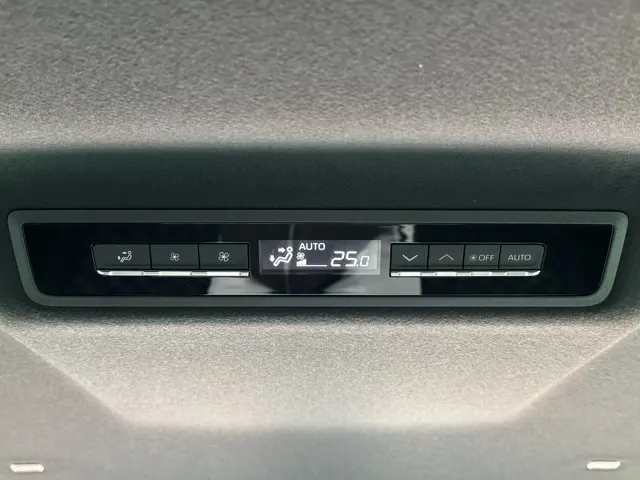 ヴォクシー(トヨタ)S-Z 7人 10.5Dオーディオ プロジェクター式LED DVD登録済未使用車 9