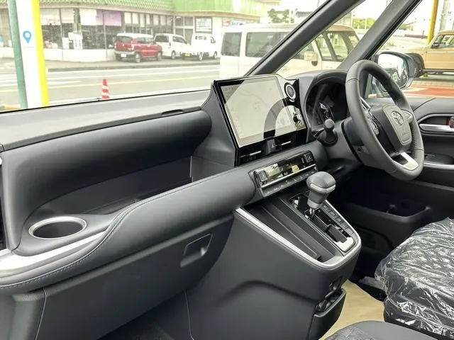 ヴォクシー(トヨタ)S-Z 7人 10.5Dオーディオ プロジェクター式LED DVD登録済未使用車 4