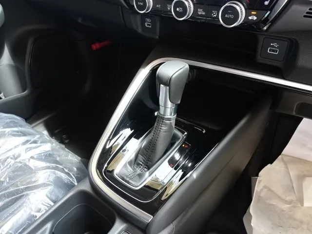 ヴェゼル(ホンダ)ｅ：ＨＥＶ Ｚ BSI 後退出庫サポートレス未使用車展示無 24