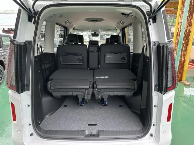セレナ(ニッサン)ハイウェイスターV アラウンドビューモニター登録済未使用車 10