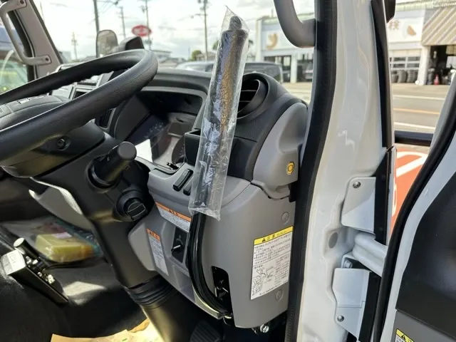 キャンター(三菱)三転ダンプ ３ｔ登録済未使用車 16
