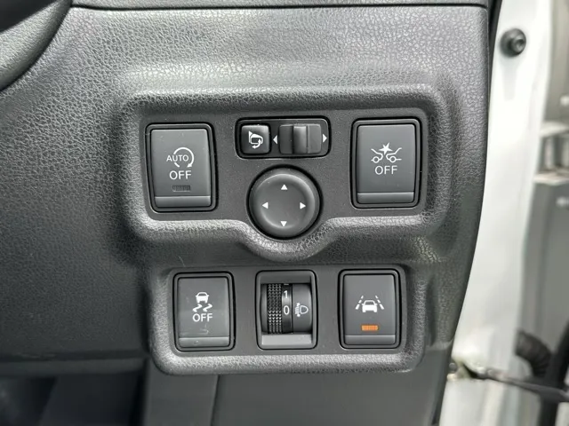 ノート(ニッサン)Ｘ中古車 15