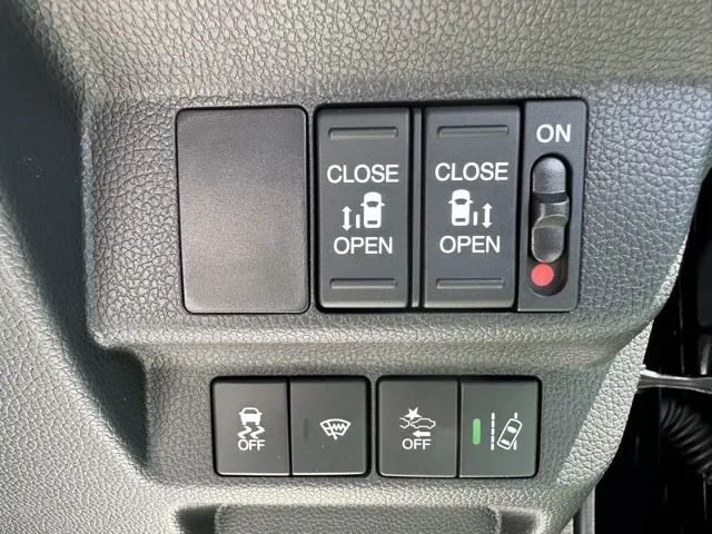 フリード(ホンダ)ハイブリッド クロスター登録済未使用車 11