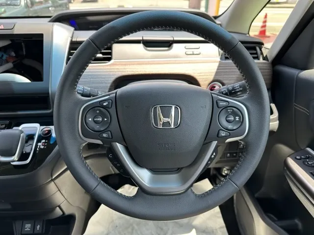 フリード(ホンダ)ハイブリッド クロスター登録済未使用車 24