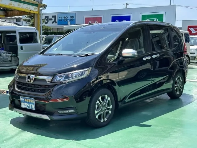 フリード(ホンダ)ハイブリッド クロスター登録済未使用車 1