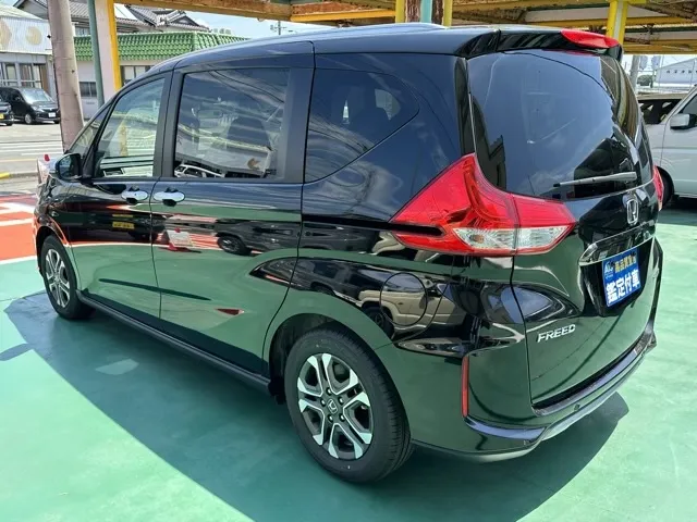 フリード(ホンダ)ハイブリッド クロスター登録済未使用車 2
