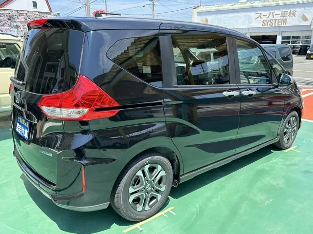 フリード(ホンダ)ハイブリッド クロスター登録済未使用車 8
