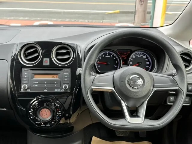 ノート(ニッサン)X アラウンドビューモニター中古車 9