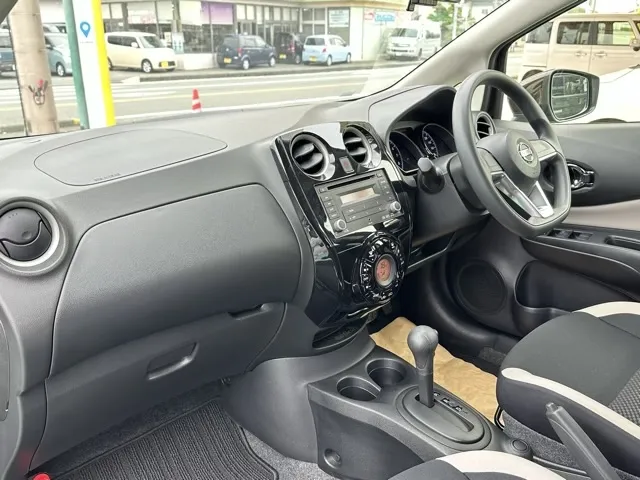ノート(ニッサン)X アラウンドビューモニター中古車 5