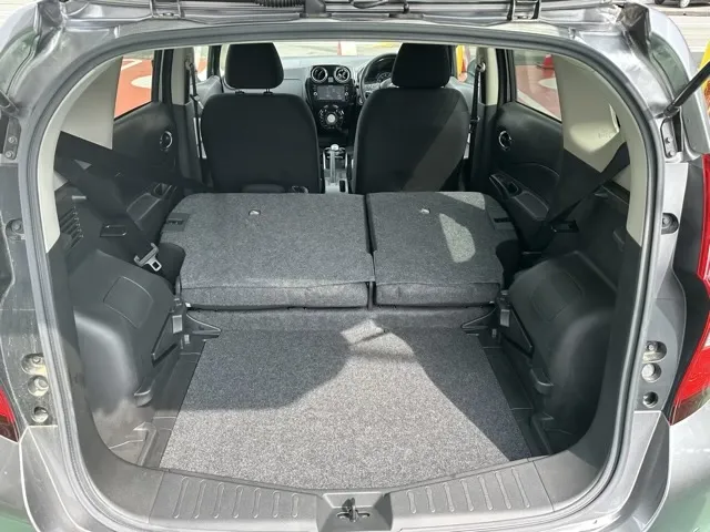 ノート(ニッサン)eパワーX中古車 9