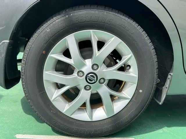 ノート(ニッサン)eパワーX中古車 11