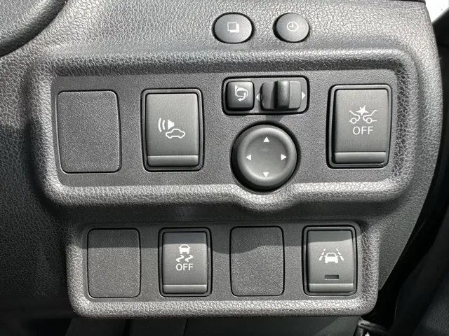 ノート(ニッサン)eパワーX中古車 14