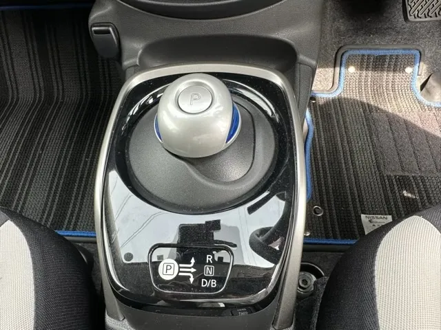 ノート(ニッサン)eパワーX中古車 18