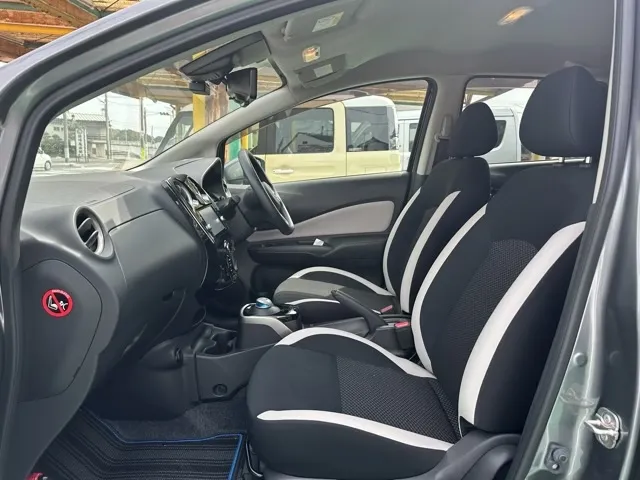ノート(ニッサン)eパワーX中古車 3
