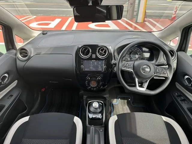 ノート(ニッサン)eパワーX中古車 5