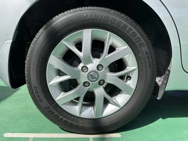 ノート(ニッサン)eパワー メダリスト中古車 11