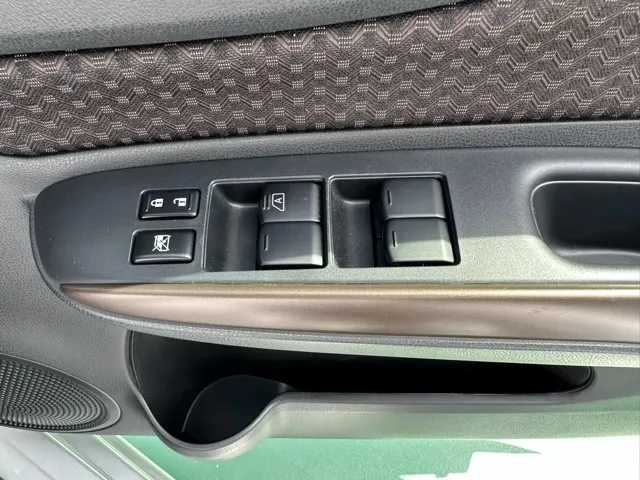 ノート(ニッサン)eパワー メダリスト中古車 12