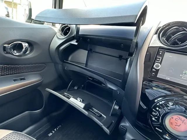 ノート(ニッサン)eパワー メダリスト中古車 21