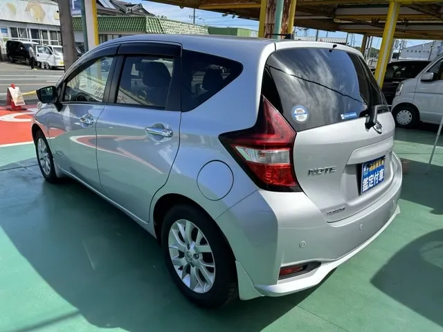 ノート(ニッサン)eパワー メダリスト中古車 2