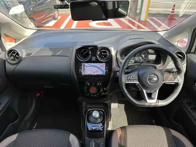 ノート(ニッサン)eパワー メダリスト中古車 5