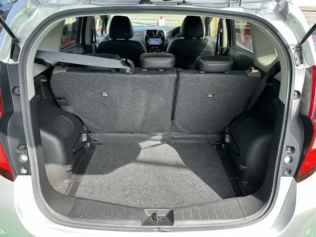 ノート(ニッサン)eパワー メダリスト中古車 8