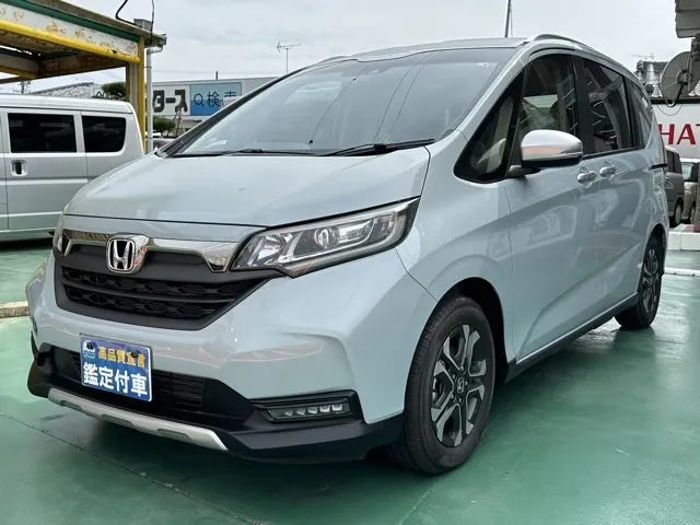 フリード(ホンダ)クロスター登録済未使用車 1