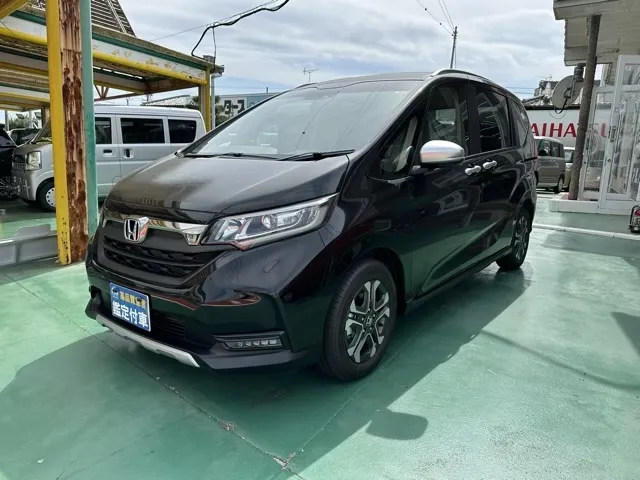 フリード(ホンダ)クロスター登録済未使用車 1