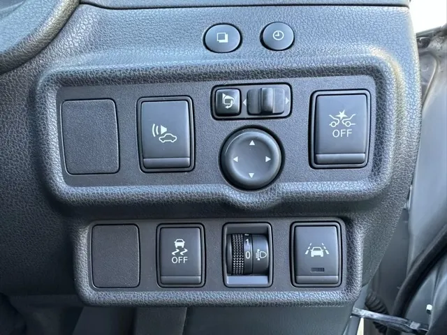 ノート(ニッサン)eパワーB中古車 13