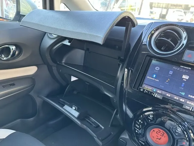 ノート(ニッサン)eパワーB中古車 24