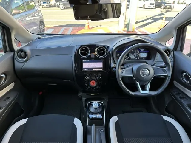 ノート(ニッサン)eパワーB中古車 5