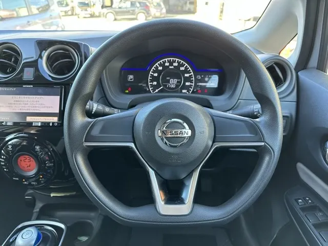 ノート(ニッサン)eパワーB中古車 6