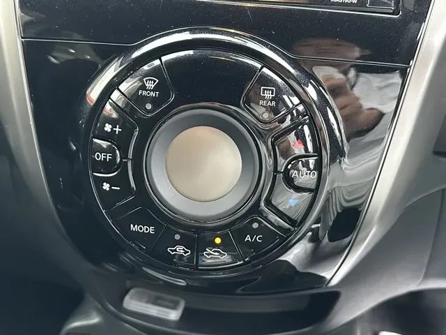 ノート(ニッサン)eパワーオーテック中古車 23