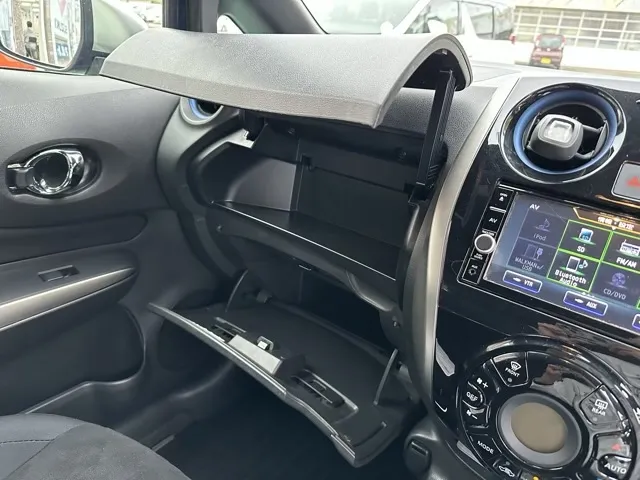 ノート(ニッサン)eパワーオーテック中古車 25
