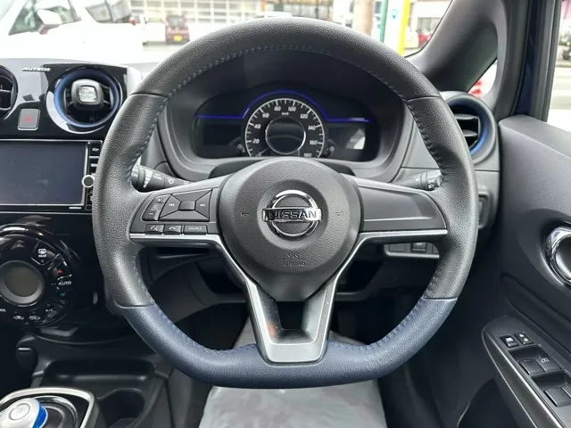 ノート(ニッサン)eパワーオーテック中古車 6