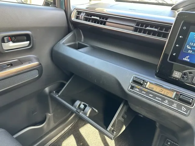 トリプルバンド受信機 リモコン付きスタンダード中古です。車用 トリプルバンド受信機 リモコン付きスタンダード中古です。車用