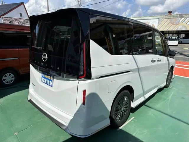 セレナ オーテック ニッサン 登録済未使用車は静岡県 松下