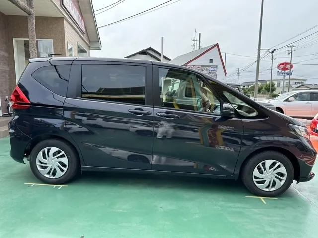 フリード(ホンダ)G  LEDヘッドライト登録済未使用車 10