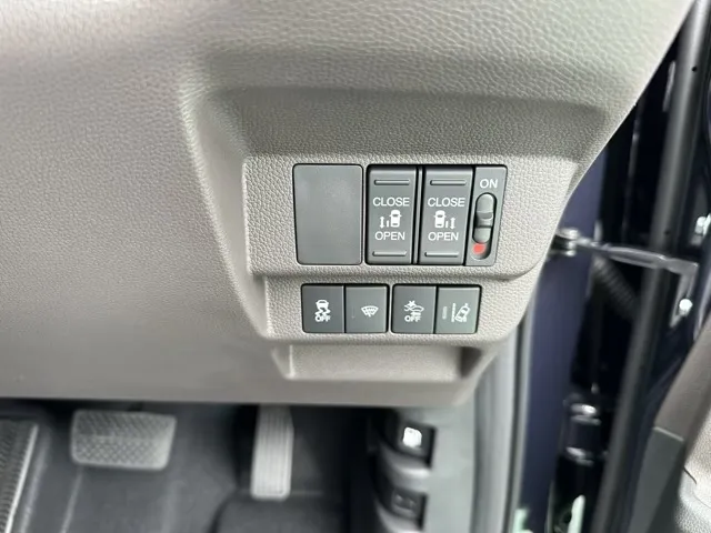 フリード(ホンダ)G  LEDヘッドライト登録済未使用車 12