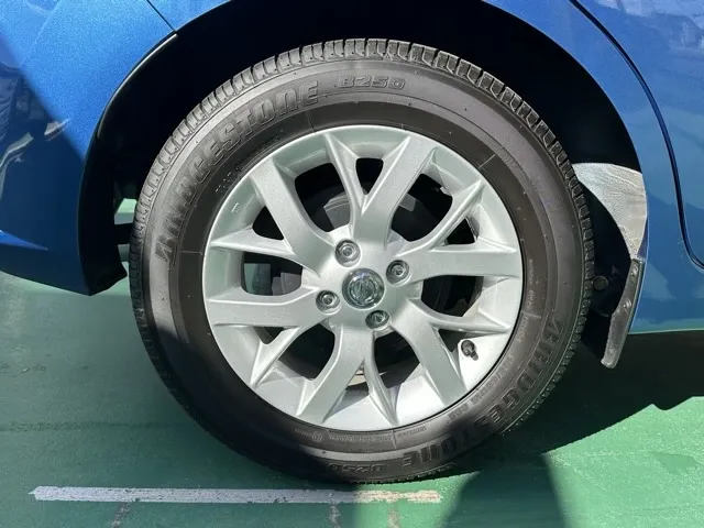 ノート(ニッサン)eパワー メダリスト中古車 10